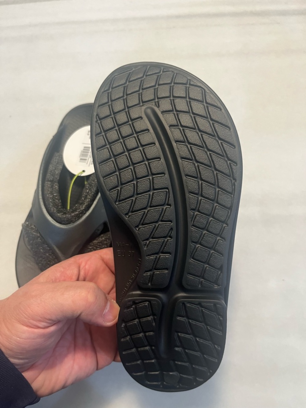 OOFOS Graphite Black Foam Toe-Post Sandals with Neon Accent - Picture 4 of 6